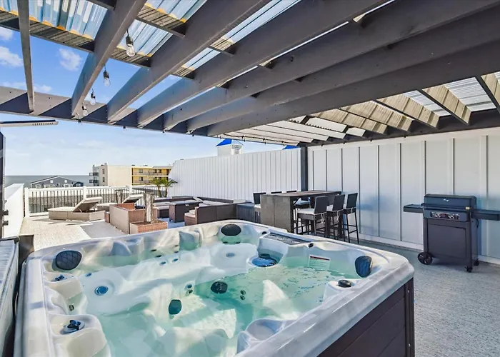 Holiday home Getaway North - Ocean View Sky Lounge, Hot Tub, Game