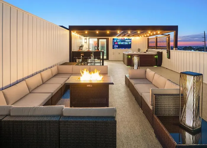 Getaway North - Ocean View Sky Lounge, Hot Tub, Game