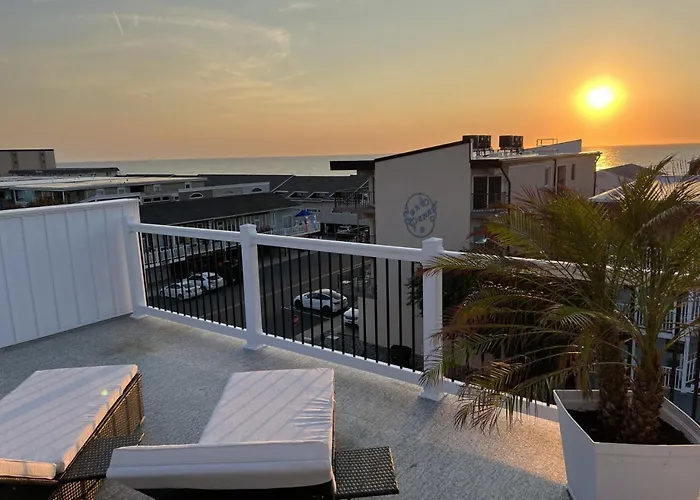 Getaway North - Ocean View Sky Lounge, Hot Tub, Game