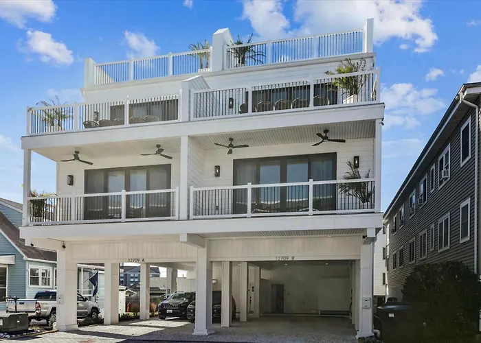 Holiday home Getaway North - Ocean View Sky Lounge, Hot Tub, Game *