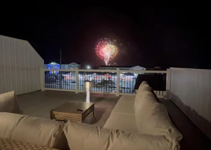 Holiday home Getaway North - Ocean View Sky Lounge, Hot Tub, Game *