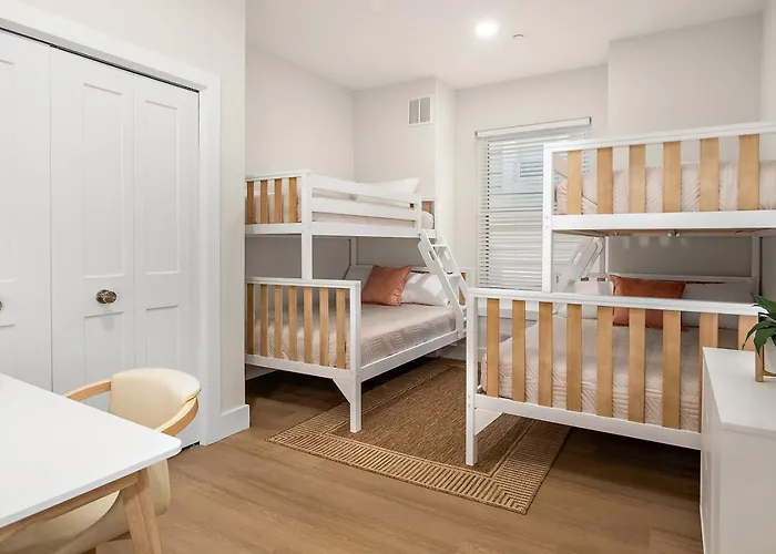 Getaway North - Ocean View Sky Lounge, Hot Tub, Game Holiday home *