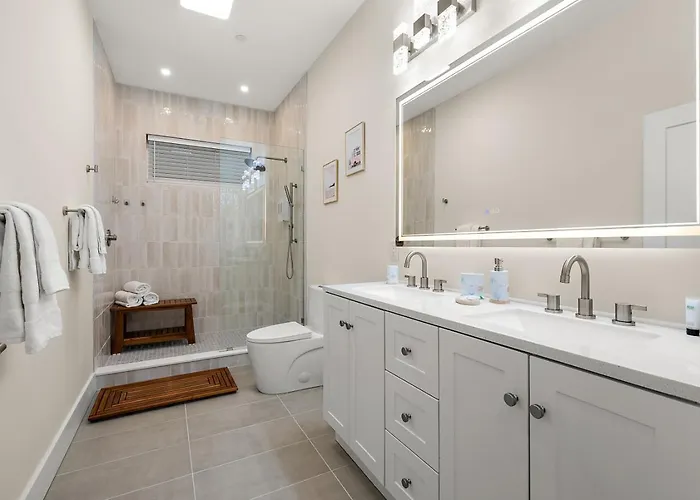 Getaway North - Ocean View Sky Lounge, Hot Tub, Game *