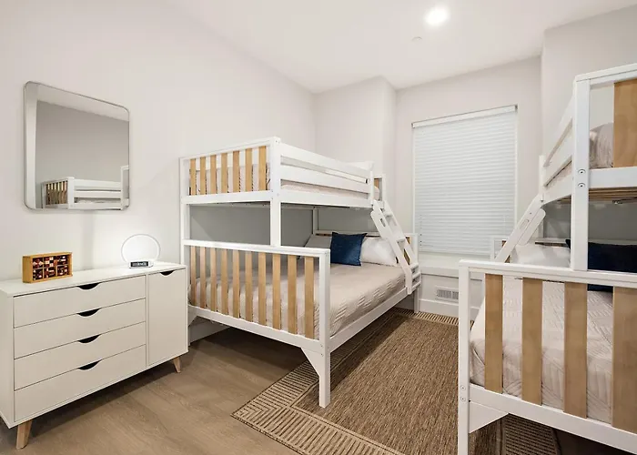 Holiday home Getaway North - Ocean View Sky Lounge, Hot Tub, Game *
