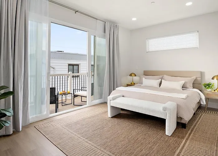 Getaway North - Ocean View Sky Lounge, Hot Tub, Game Holiday home *