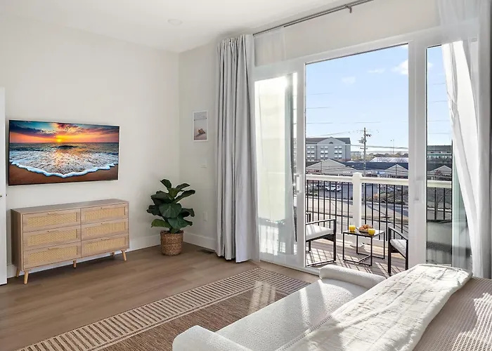 Holiday home Getaway North - Ocean View Sky Lounge, Hot Tub, Game *
