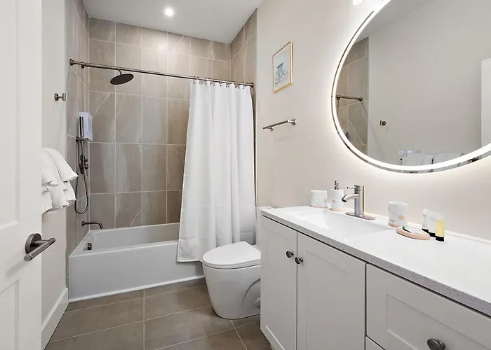 Getaway North - Ocean View Sky Lounge, Hot Tub, Game Holiday home *