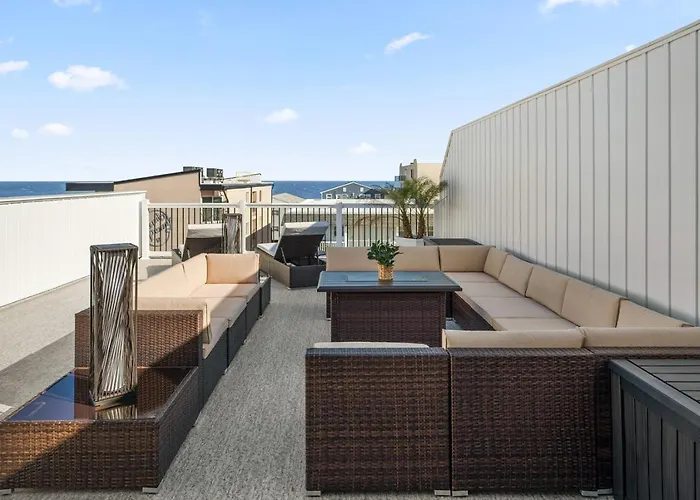 Getaway North - Ocean View Sky Lounge, Hot Tub, Game Holiday home