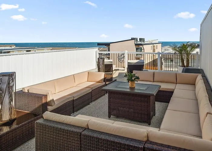 Getaway North - Ocean View Sky Lounge, Hot Tub, Game *