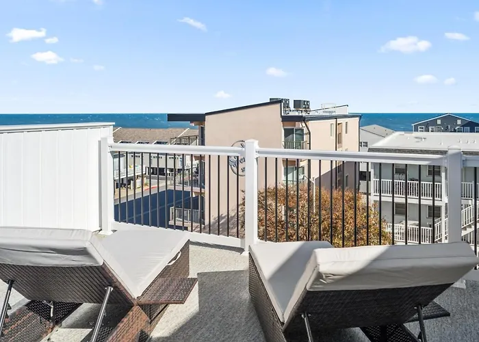Holiday home Getaway North - Ocean View Sky Lounge, Hot Tub, Game