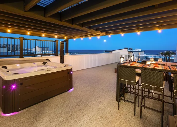 Holiday home Getaway North - Ocean View Sky Lounge, Hot Tub, Game