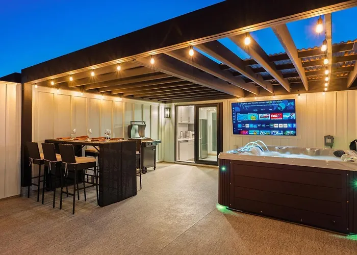 Getaway North - Ocean View Sky Lounge, Hot Tub, Game Holiday home Ocean City