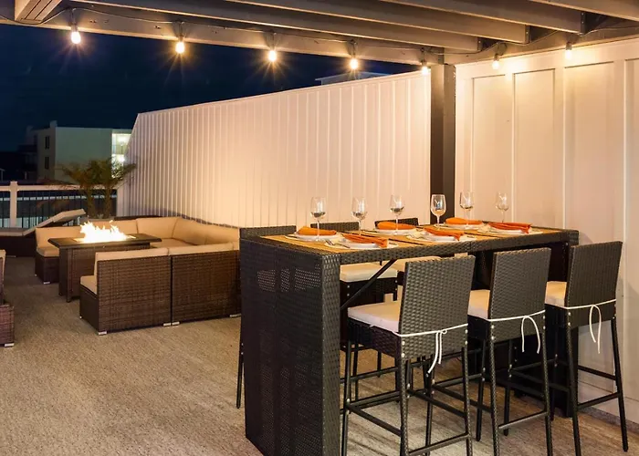 Getaway North - Ocean View Sky Lounge, Hot Tub, Game