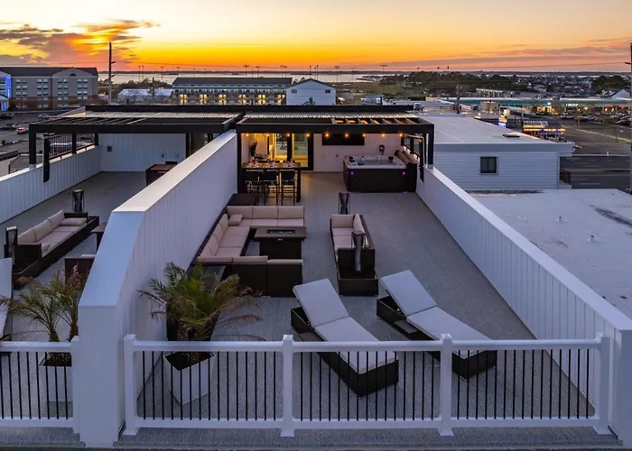 Holiday home Getaway North - Ocean View Sky Lounge, Hot Tub, Game *