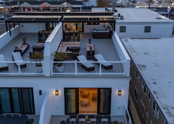 Getaway North - Ocean View Sky Lounge, Hot Tub, Game Holiday home Ocean City